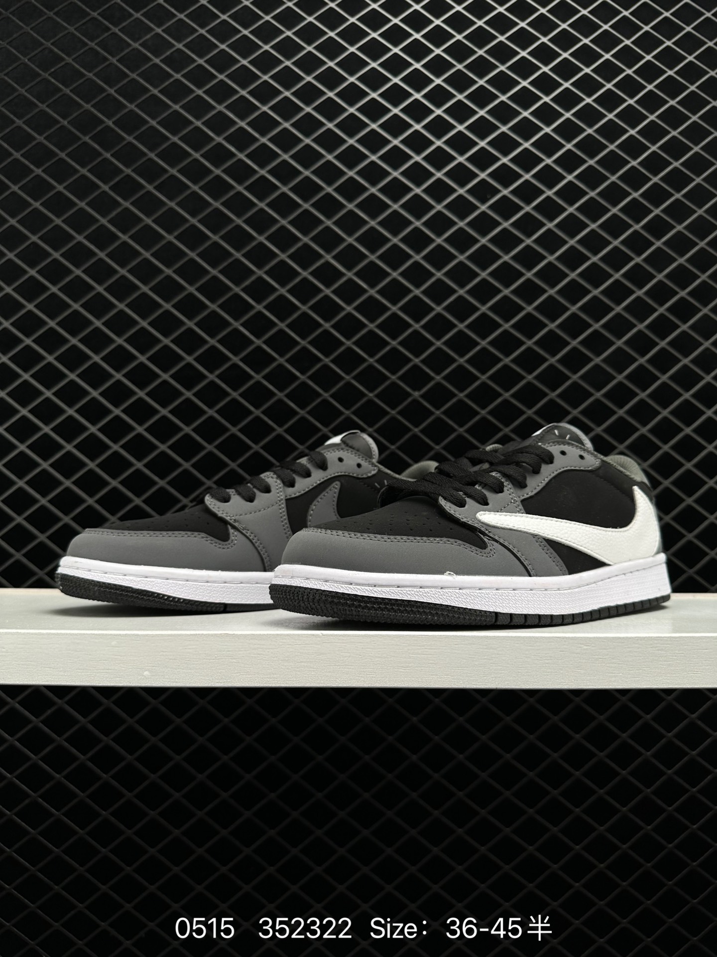 NIKE  Air Jordan 1 Low